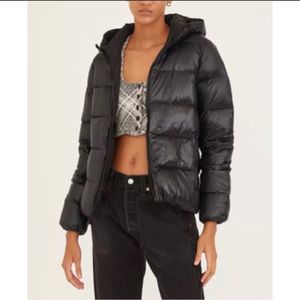 Womens Patagonia Raven Rocks size Large Down Jacket.